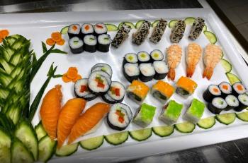 Le Nood Wok & Sushi